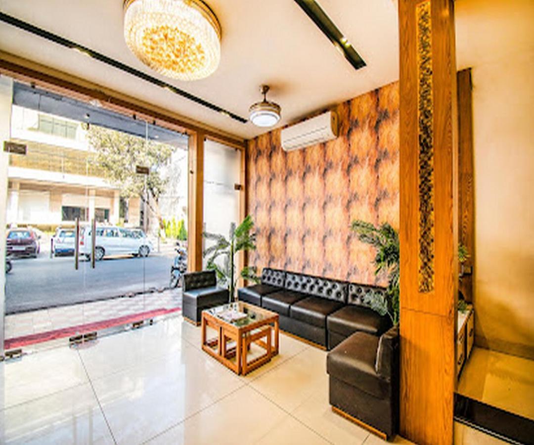 Cherrystay Kiran Inn Indore Eksteriør bilde