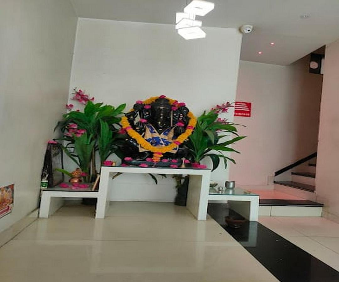 Cherrystay Kiran Inn Indore Eksteriør bilde