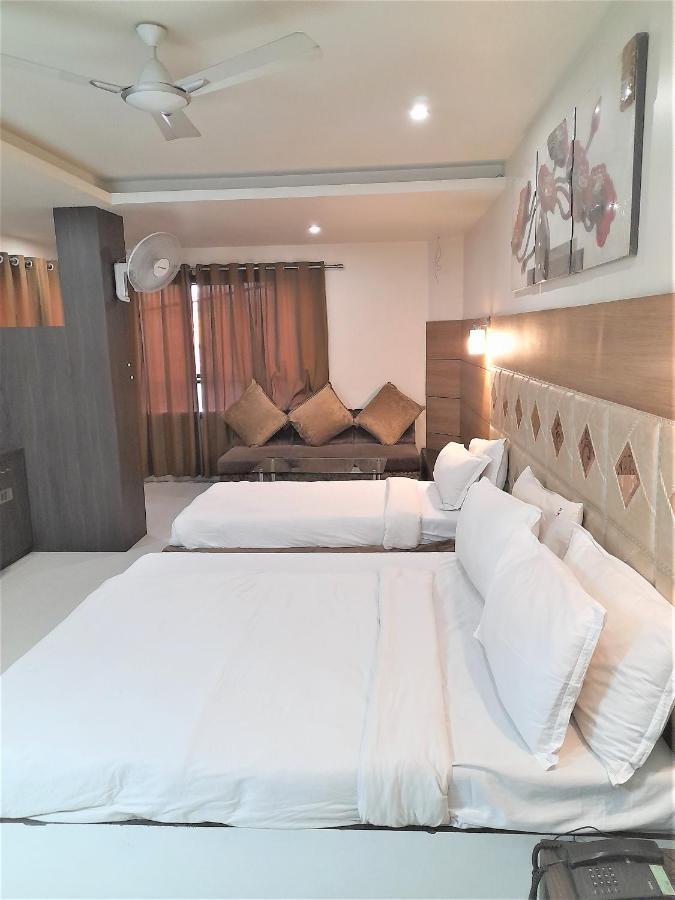 Cherrystay Kiran Inn Indore Eksteriør bilde
