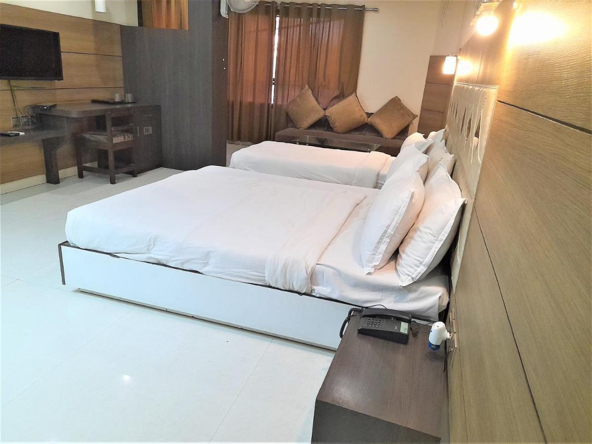 Cherrystay Kiran Inn Indore Eksteriør bilde